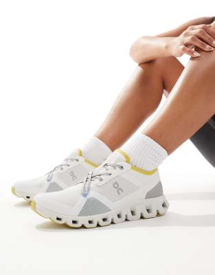 ON - Cloud X 3 AD - Sport-Sneaker in Weiß und Grau