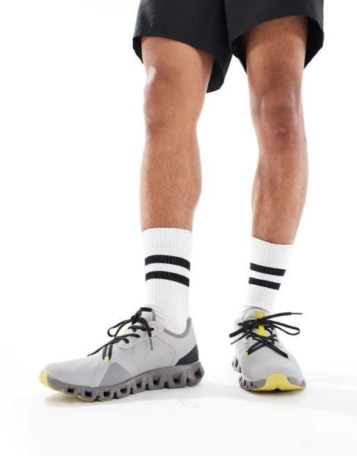 ON - Cloud X 3 AD Training - Sneakers in grijs en geel
