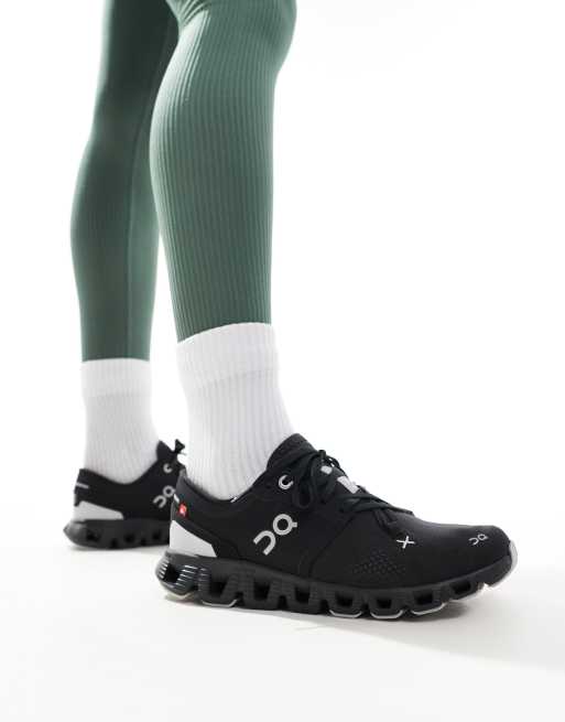 ON Cloud X 3 training trainers in black, 3 of 5