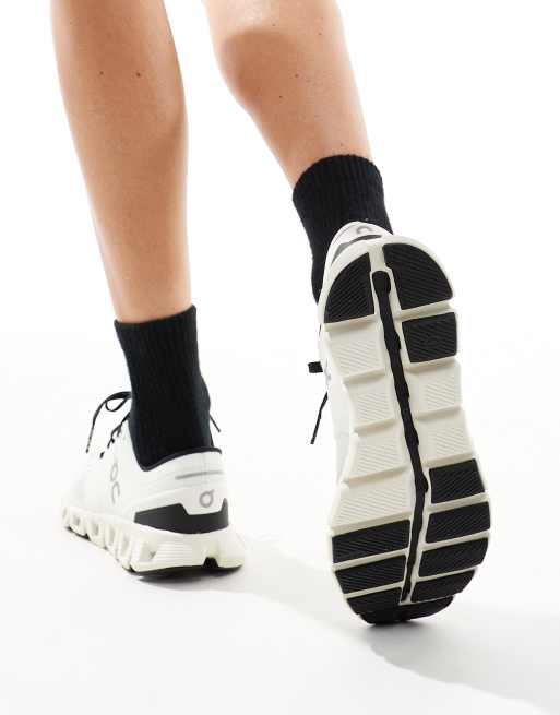 ON Cloud X 3 training trainers in white and black, 4 of 5