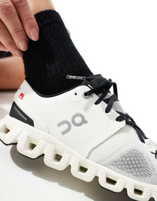 ON Cloud X 3 training trainers in white and black, 5 of 5