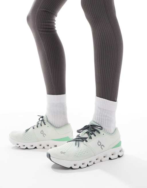 ON Cloud X 4 performance training trainers in grey and green