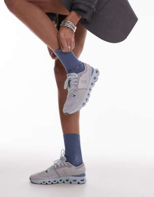 On Running ON Cloud X 4 performance training trainers in grey