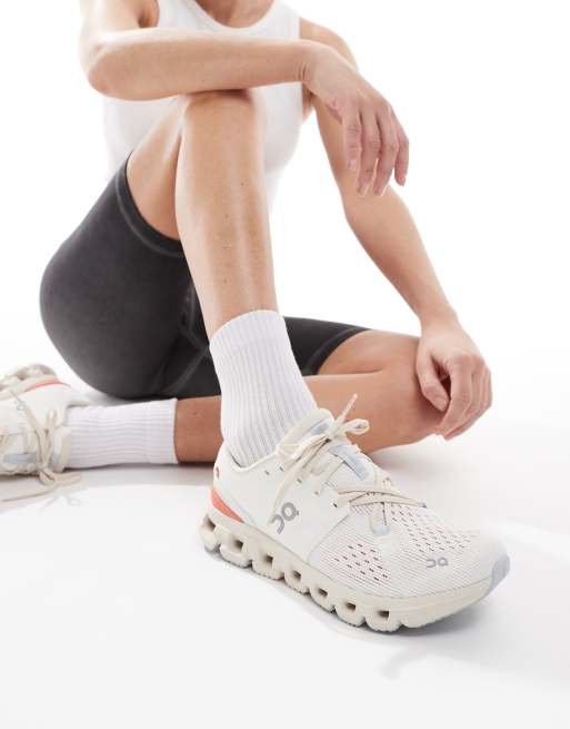 ON Cloud X 4 performance training trainers in white