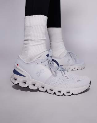 ON - Cloud X 4 - Trainings-Sneaker in Flieder-Lila
