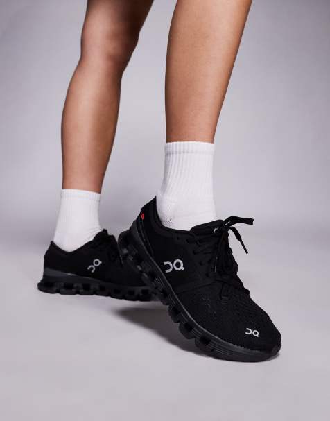 On - Cloud X 4 - Træningssneakers helt i sort - view 1