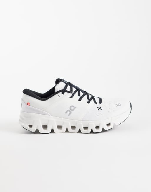 ON Cloud X 5 sneakers da training bianche con dettagli neri