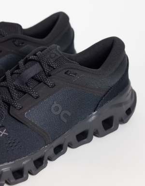 ON Cloud X 5 training trainers in black