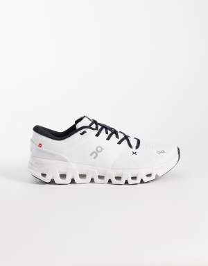 ON Cloud X 5 training trainers in white and black