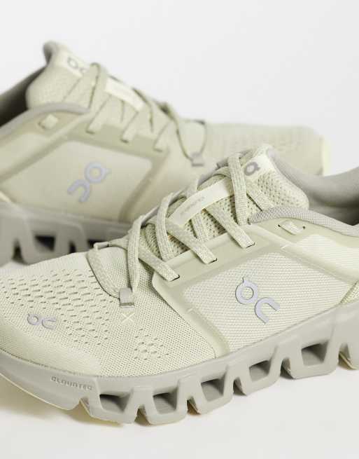 ON Cloud X 5 træningssneakers i beige, 4 af 5