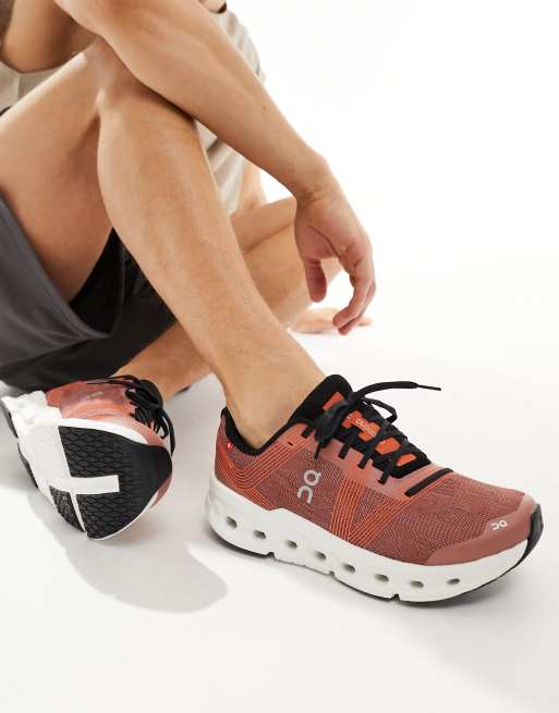 ON – Cloudgo – Buty sportowe do biegania w kolorze mahoniowym i kości słoniowej