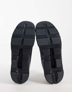 ON Cloudmonster 1 running trainers in black
