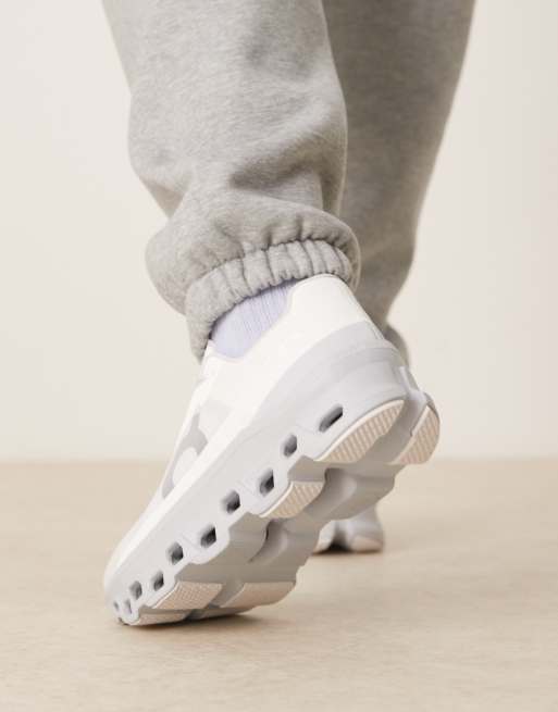 ON Cloudmonster running trainers in white and grey, 4 of 5