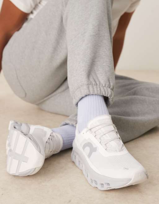 ON Cloudmonster running trainers in white and grey, 5 of 5