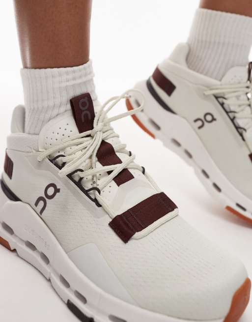 ON Cloudnova 2 all day trainers in white and burgundy  , 4 of 5