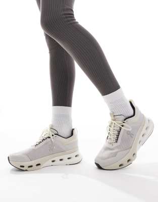 ON - Cloudnova X - Performance-Sportschuhe in Silber-Maulbeere-Grau