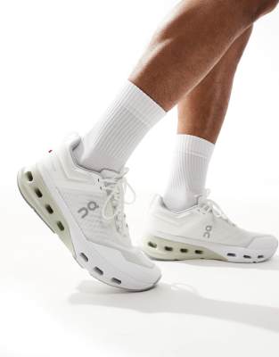 Size 13.5 On Running ON Cloudnova X running trainers in white trainers