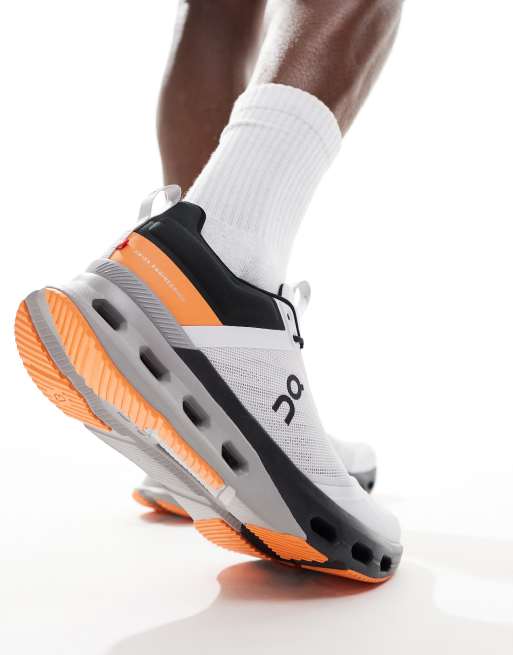 ON – Cloudnova X Training – Sneaker in Weiß und Orange, 4 von 5