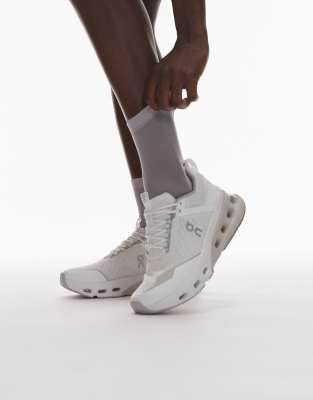 ON - Cloudnova X - Trainings-Sneaker in Weiß