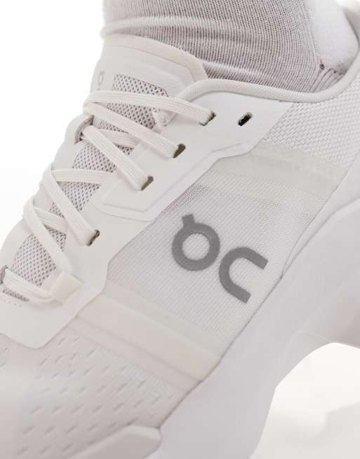 ON Cloudpulse training trainers in triple white, 3 of 5