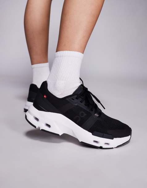 ON - Cloudpulse - Træningssneakers i sort og hvid - view 1