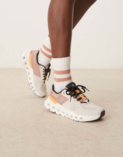 ON - Cloudrunner 2 - Hardloopschoenen in roze - view 1