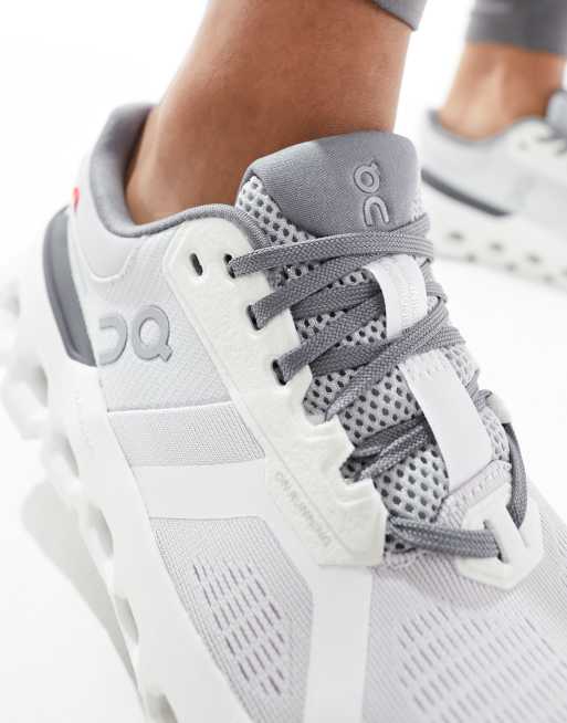 ON – Cloudrunner 2 – Laufsneaker in Weiß, 4 von 5