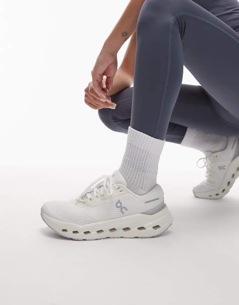 ON Cloudrunner 3 running trainers in grey - view 1