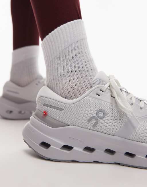 ON Cloudrunner 3 running trainers in grey, 4 of 5