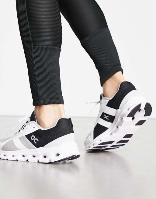 ON Cloudrunner trainers in black and white, 2 of 4