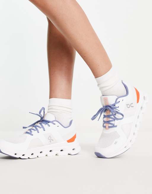 ON Cloudrunner trainers in white , 3 of 4
