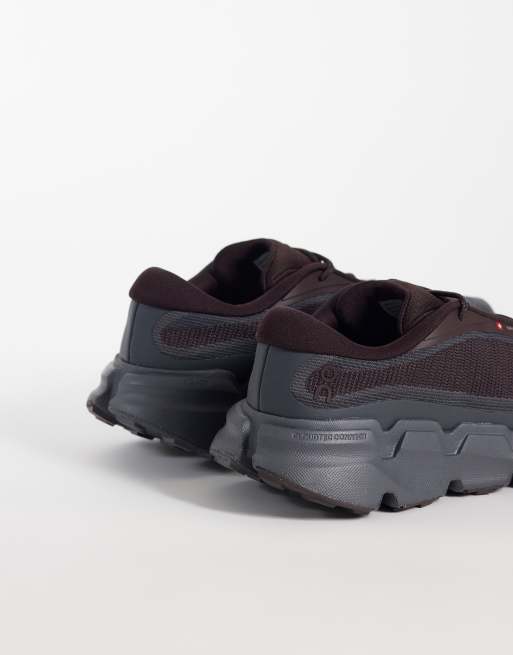 ON Cloudsoma Hike Outdoor trainers in brown and black, 2 of 5
