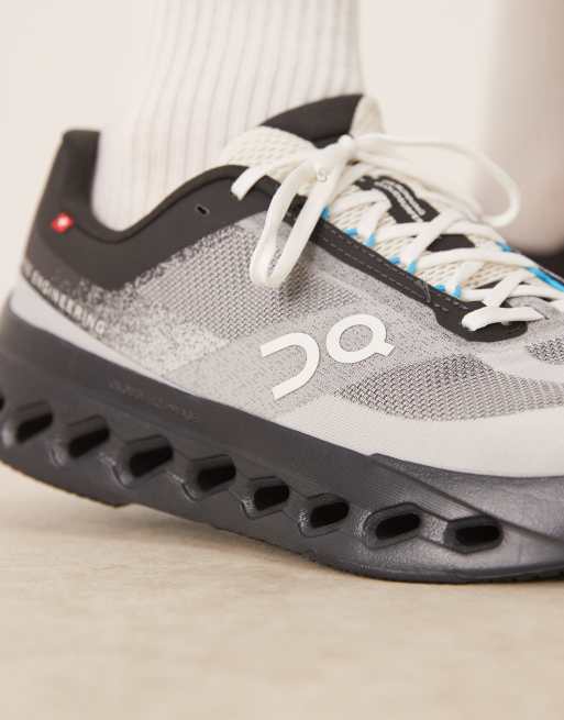 ON Cloudsurfer Next running trainers in black  , 3 of 5
