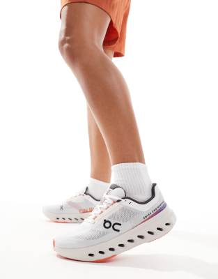 ON Cloudsurfer Next running trainers in white and red φωτογραφία