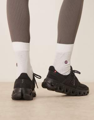 ON Cloudswift 4 AD running trainers in black