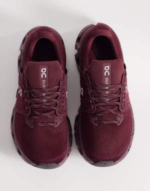 ON Cloudswift 4 AD trainers in maroon