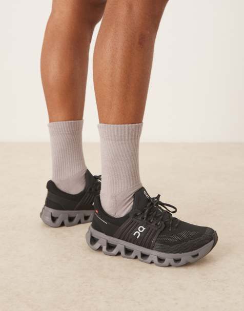 ON Cloudswift 4 running trainers in black - view 1