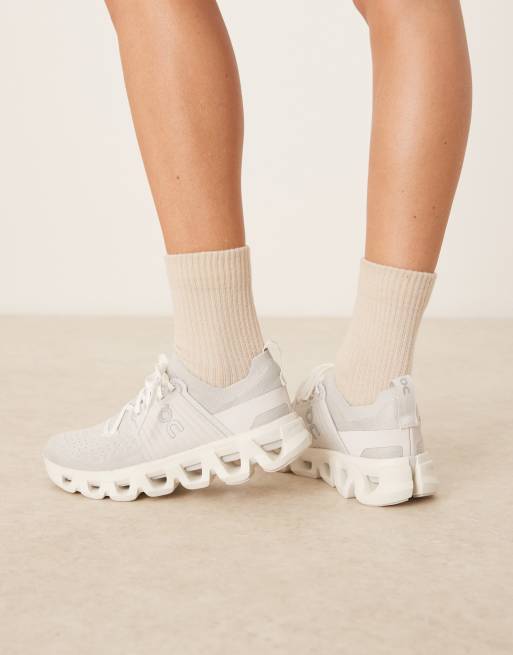 ON Cloudswift 4 running trainers in grey, 3 of 5