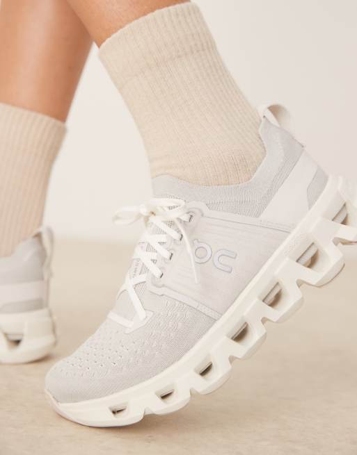 ON Cloudswift 4 running trainers in grey, 5 of 5