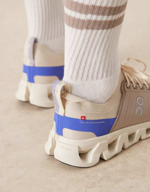 ON Cloudswift 4 running trainers in grey , 3 of 5