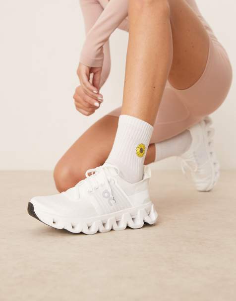 ON Cloudswift 4 running trainers in white - view 1