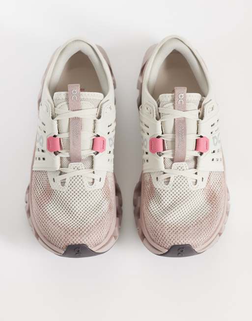 ON Cloudswift Amp running trainers in light brown and stone, 3 of 5