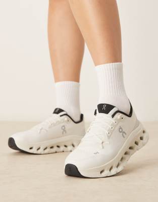 ON - Cloudtilt - All-Day-Sneaker in Perlweiß und Eisgrau