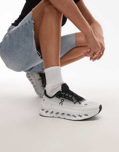 ON - Cloudtilt - All Day - Sneakers in wit en zwart - view 1