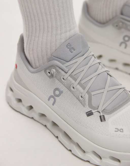 ON Cloudtilt all day trainers in grey and white, 4 of 5