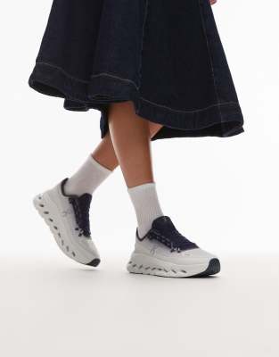 On Running ON Cloudtilt all day trainers in navy