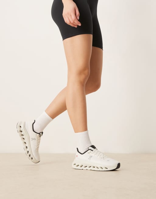 ON Cloudtilt all day trainers in pearl and ice grey