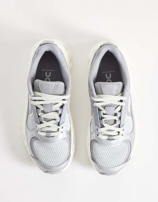 ON Cloudtilt Arc All Day sneakers in argento e crema, 2 di 5