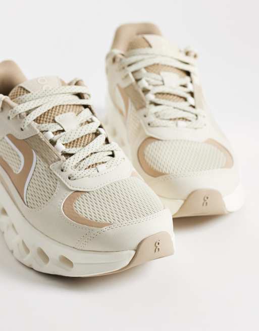 ON Cloudtilt Arc All Day trainers in beige, 3 of 5