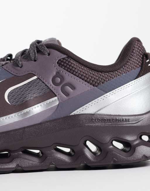 ON Cloudtilt Arc All Day trainers in black and grey, 3 of 5